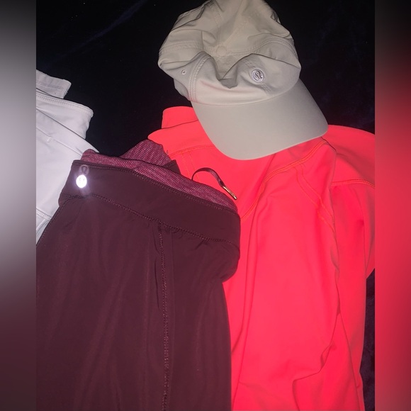 Lululemon bundle lot 4 size 4 pants jacket and hat - Picture 4 of 9